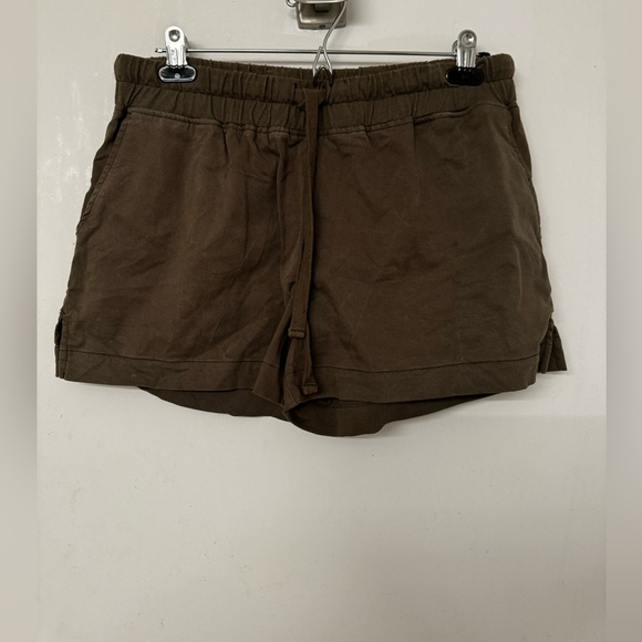 Roots Shorts - Size M - Picture 1 of 3